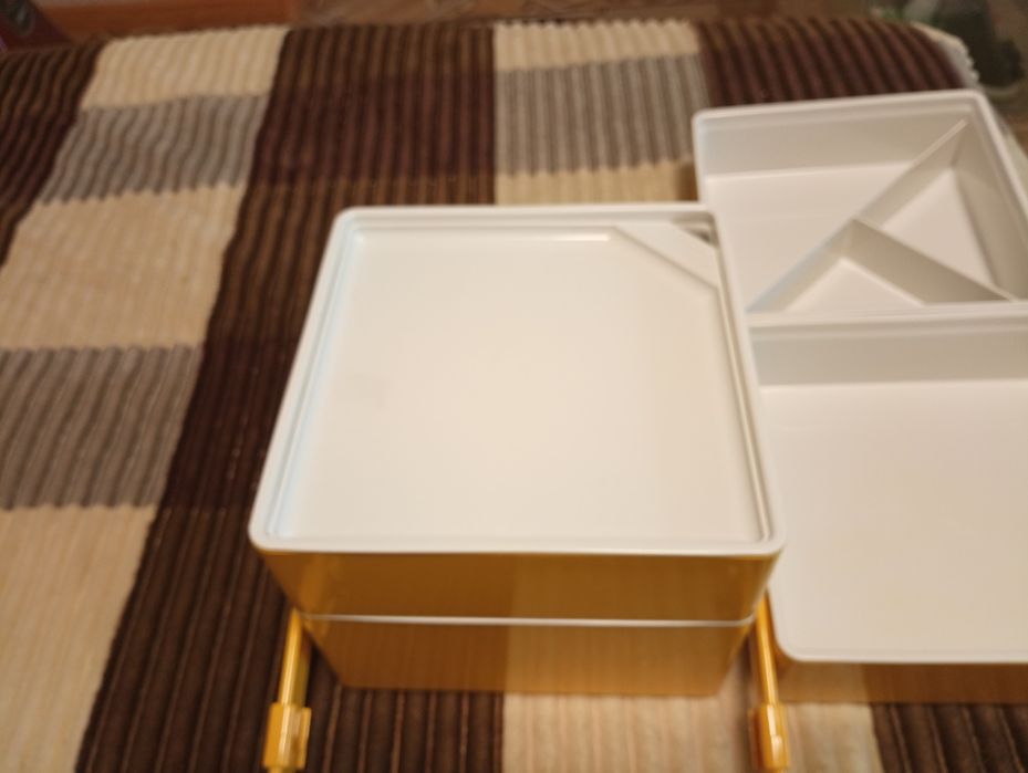 Ланч бокс,четыре бокса размером 19*19*6см