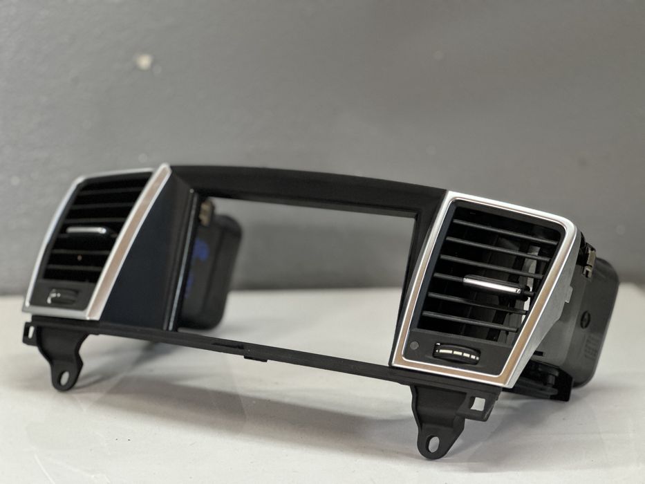 Центральний дефлектор торпедо Mercedes-Benz ML w166 Авторозборка