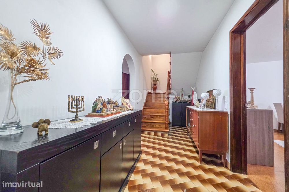 Moradia T3+1 com Terraço e Vista Mar nos Remédios, Lagoa