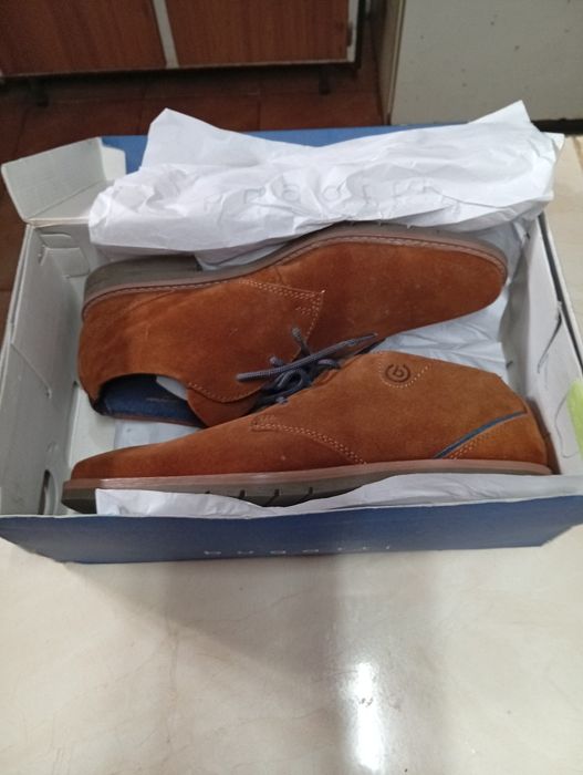 Sapatos de pele camurça novos