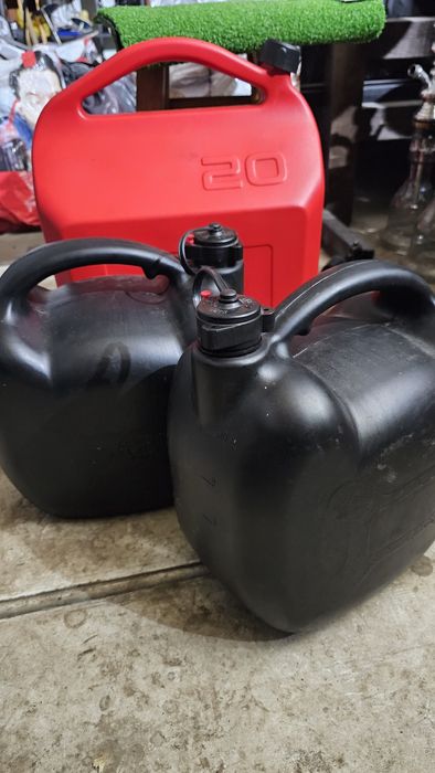 Генератори та вуличний кожух, короб, каністри