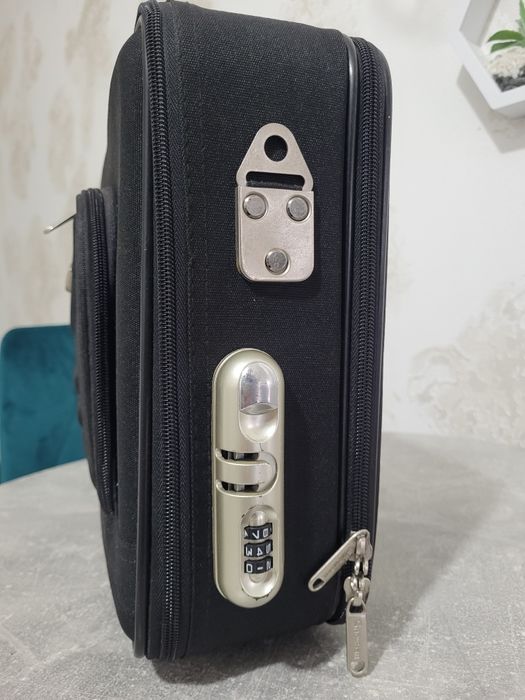 Чемодан , сумка для документов,ноутбука с кодовым замком