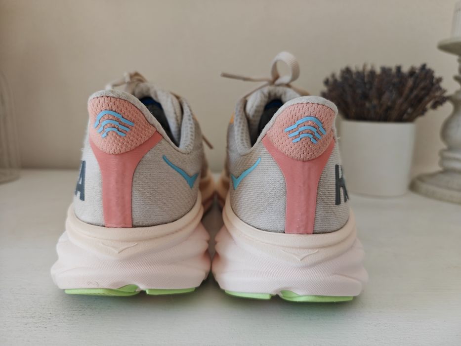 Hoka clifton 9 жіночі кросівки