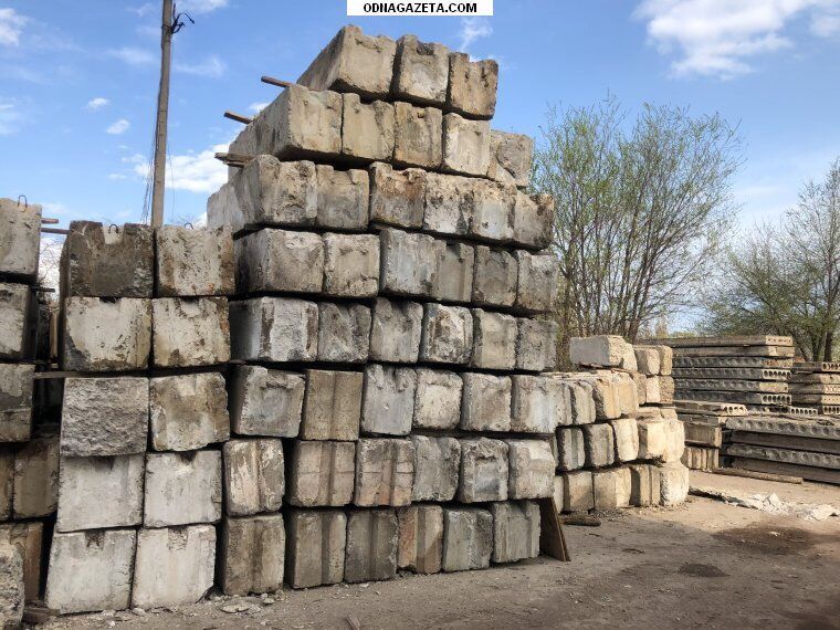 Кирпич,плиты перекрытия,фундаментные Блоки,дорожные плиты