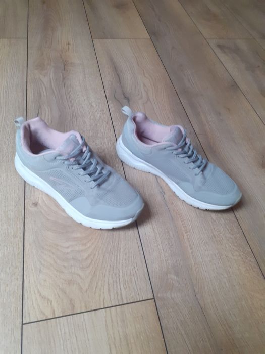 Buty sportowe damskie