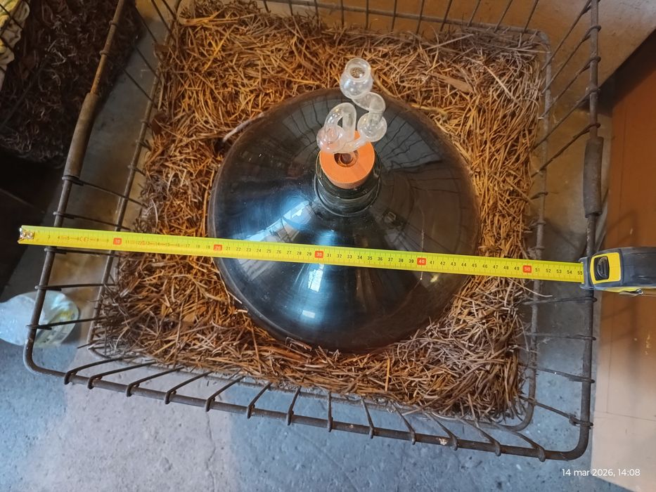 Duża Butla na wino z koszem.