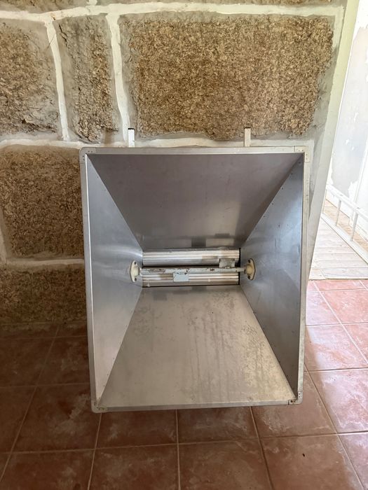 Ralador de uvas a funcionar