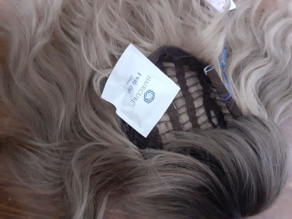 Peruka blond z szarym