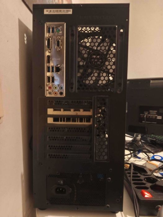 PC - 2060 RTX / i5-9600K / 16GB RAM DDR4/ SSD 120 GB / HDD 1TB /Win11