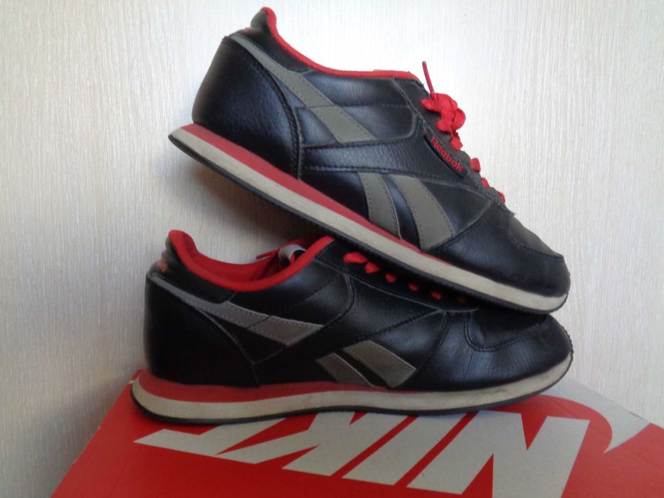 REEBOK obuwie sportowe 40,5/26 skóra naturalna.