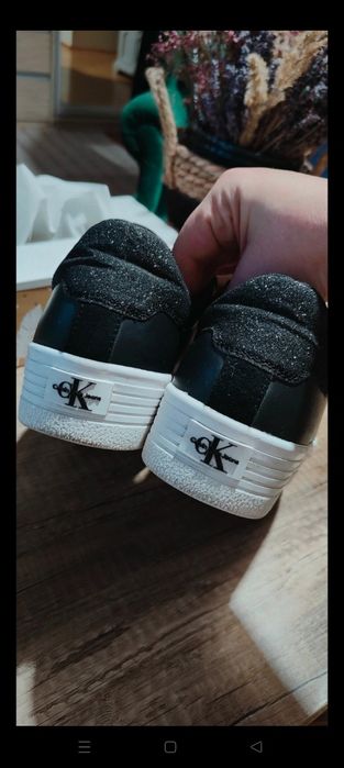 Sneakersy CK na grubej podeszwie z brokatem 39