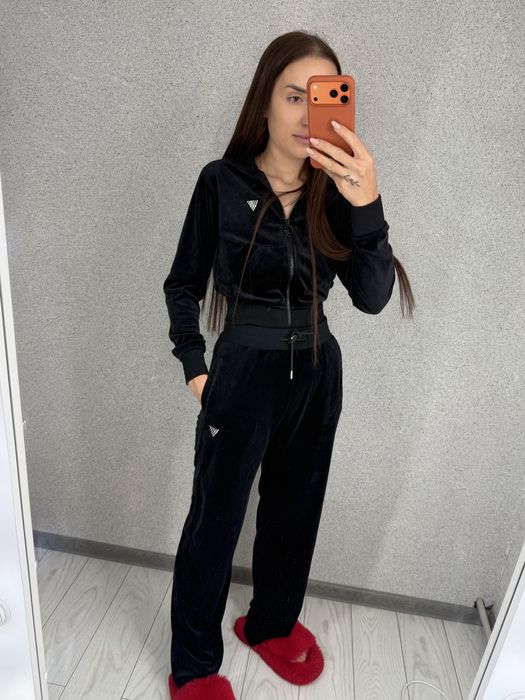 Спортивний велюровий костюм Guess