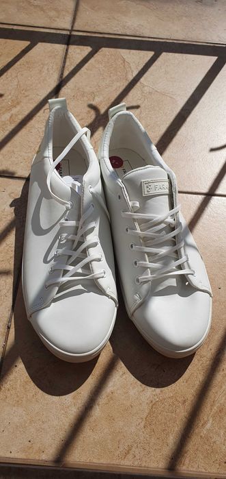 Buty biale farah