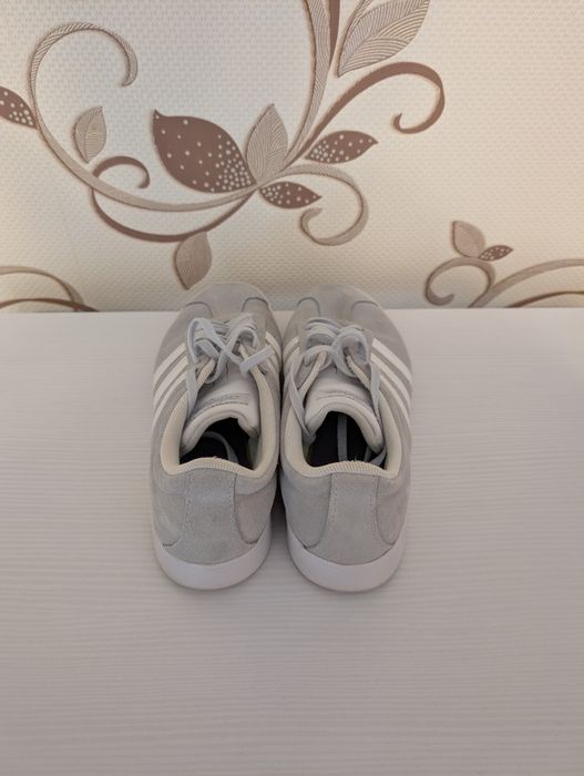 жіночі кеди adidas