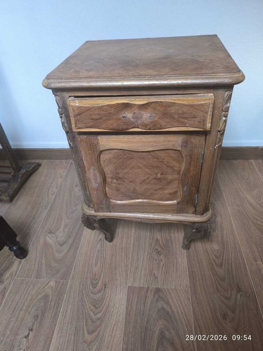 Mesa de Cabeceira antiga