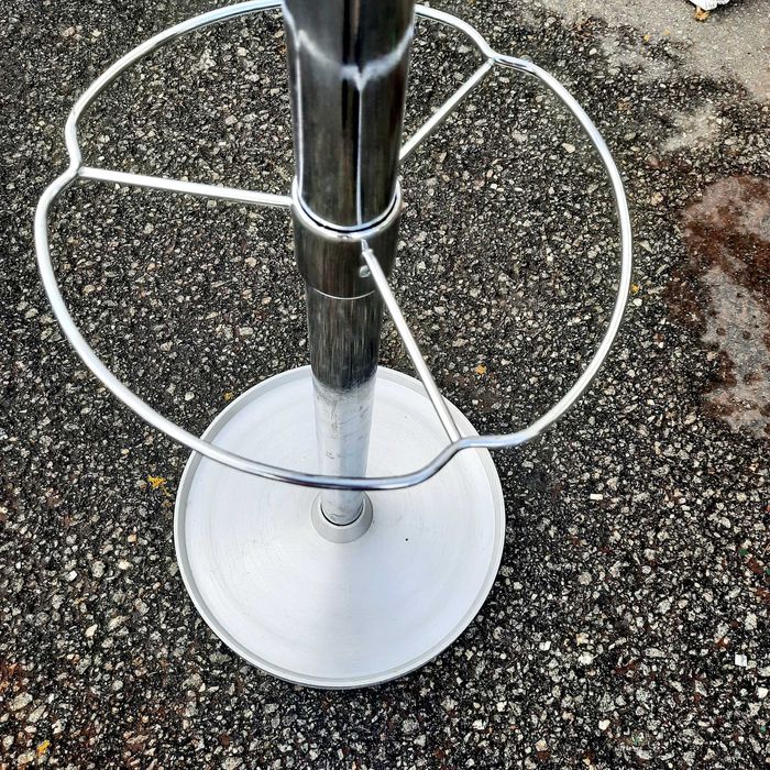 cabide de chão em aço inoxidável