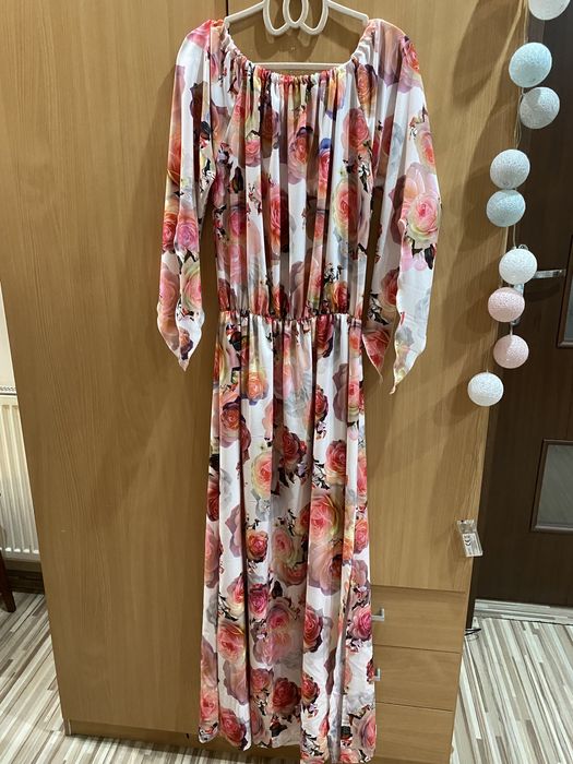 Piękna długa sukienka kwiatowa