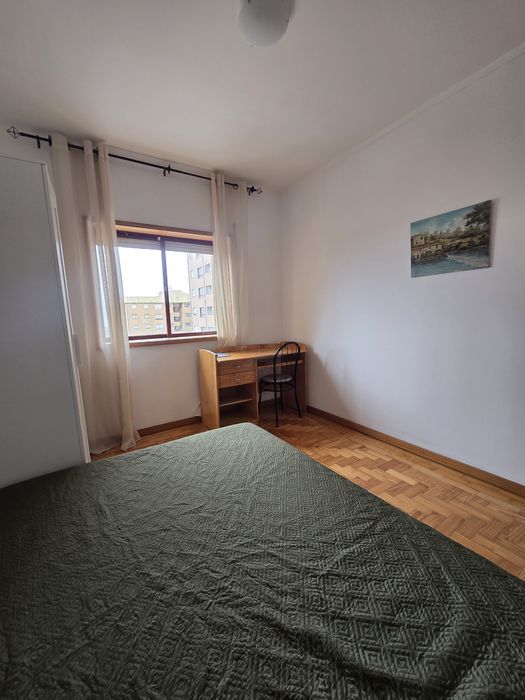 Arrendo quarto em T3  - Vilar do Andorinho