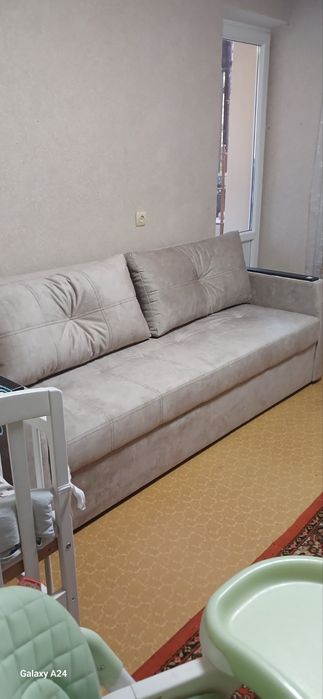 Диван в гарному стані