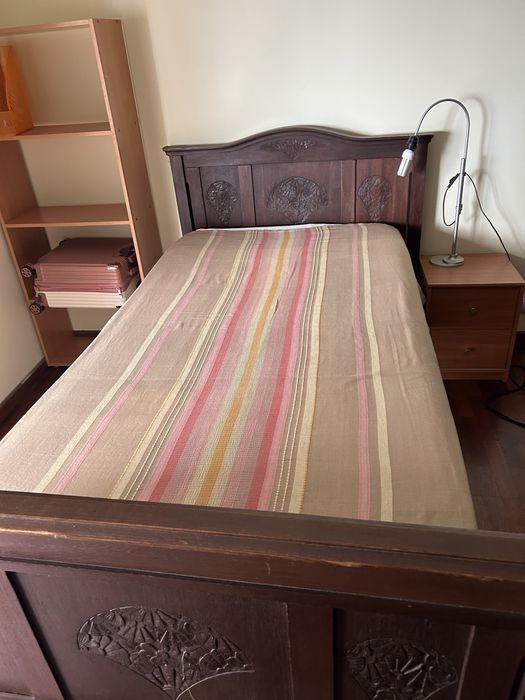 Vendo cama de solteiro 110x200, com estrado e colchão