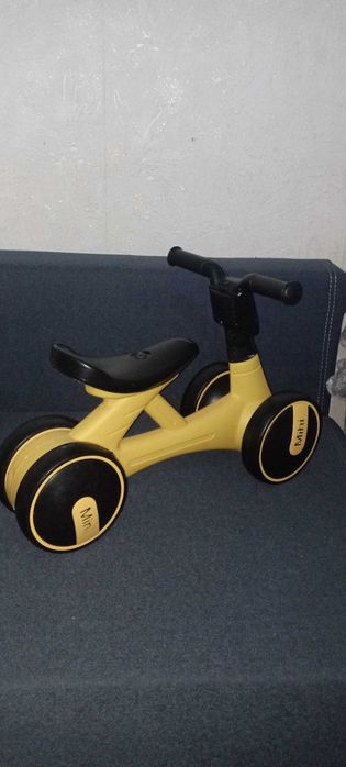 Толокар беговел в гарному стані