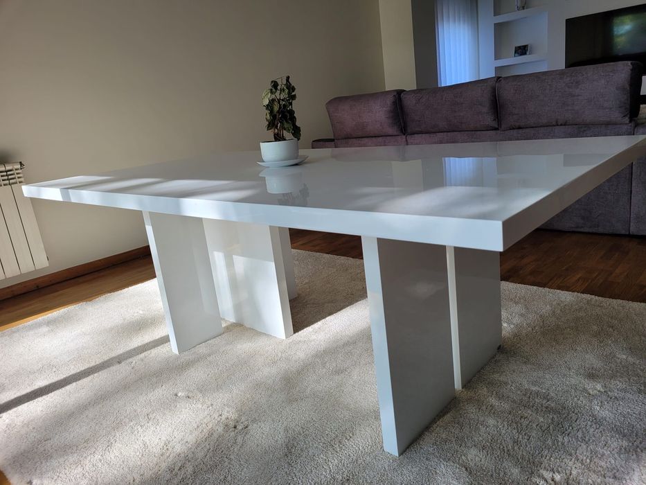 Mesa branca como nova