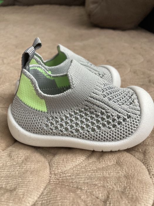 Дитячі кросівки,