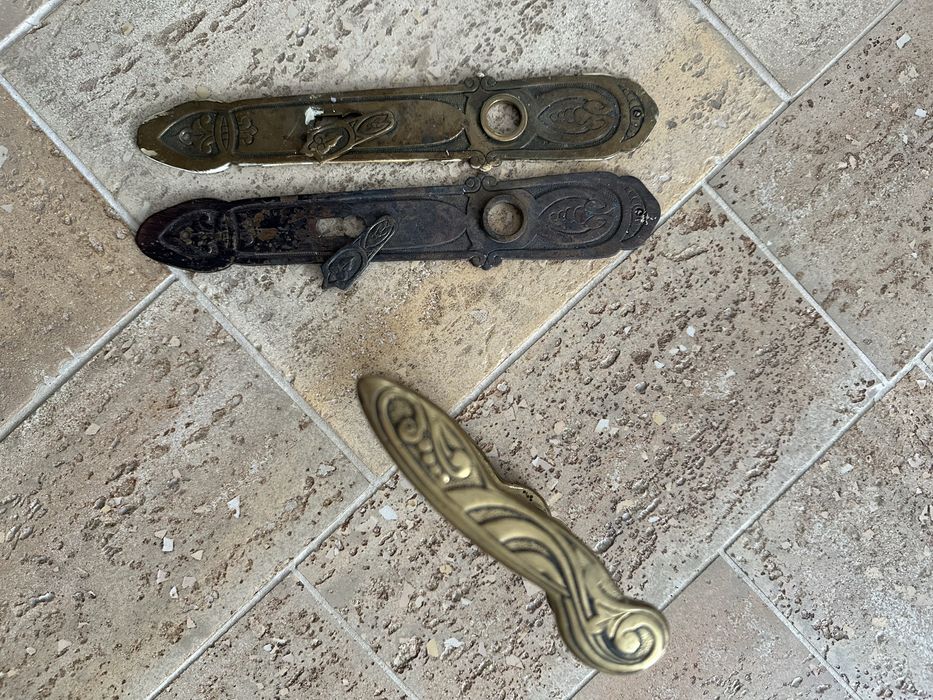 Piękna mosiężna klamka .