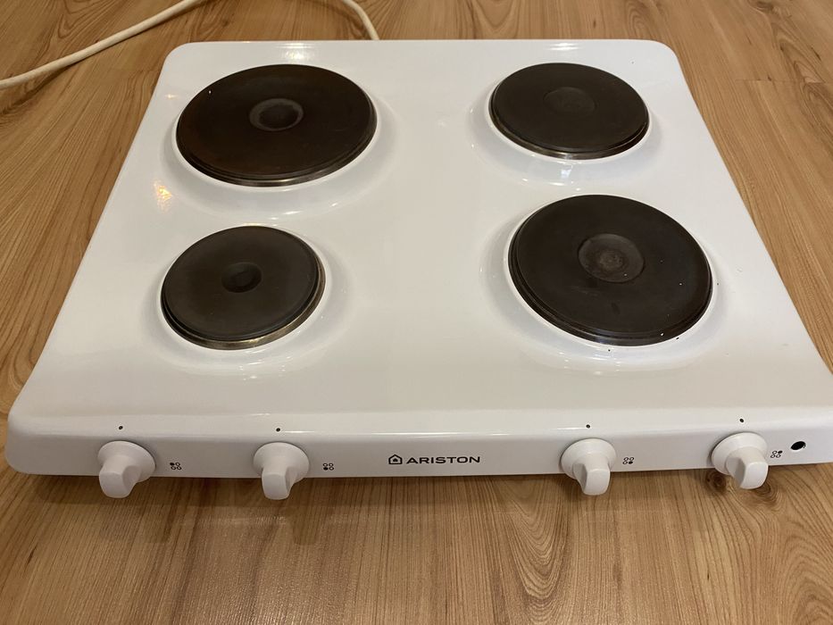 Продам комплект: електрична верхня поверхня та духова шафа Ariston