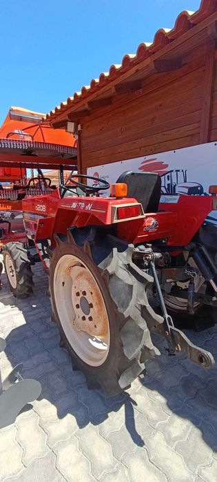 Trator SHIBAURA D208
