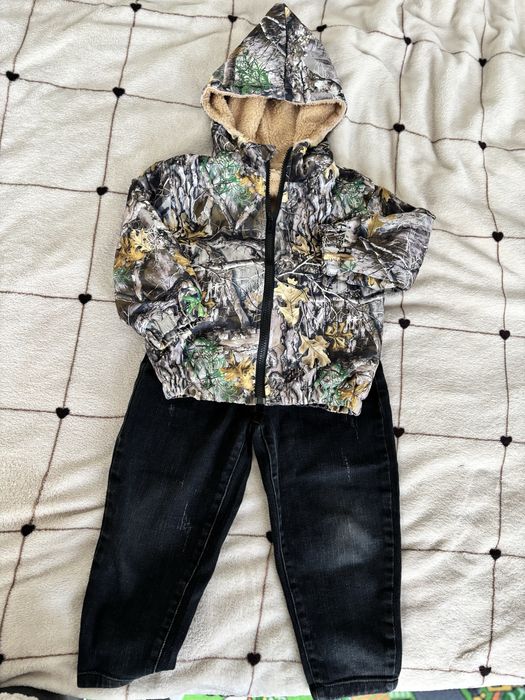 Джинси та вітровка на весну для хлопчика