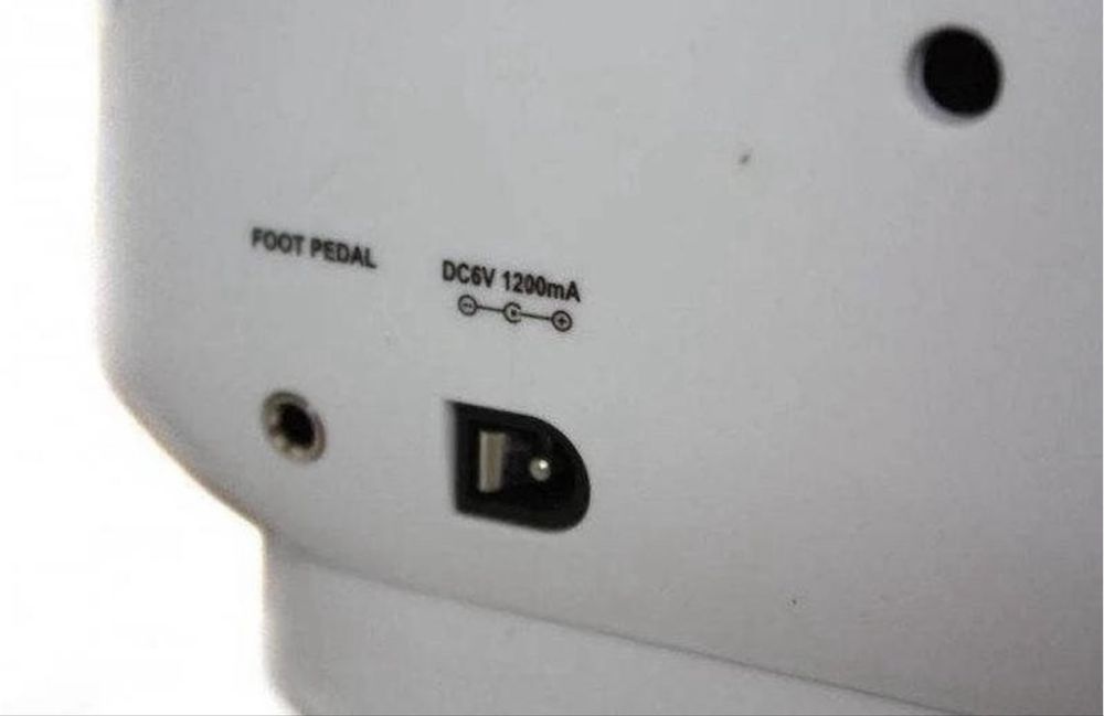 Швейна машинка міні