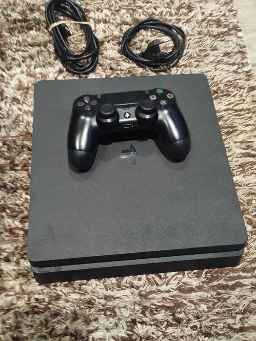 PS4 500gb + comando + 3 jogos