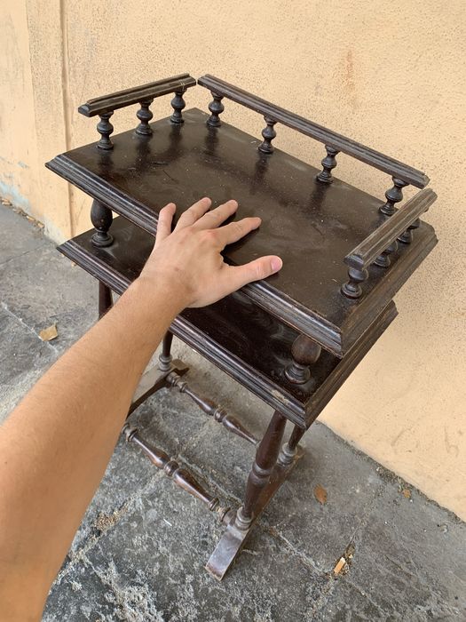 Mesa de apoio vintage antiga em madeira