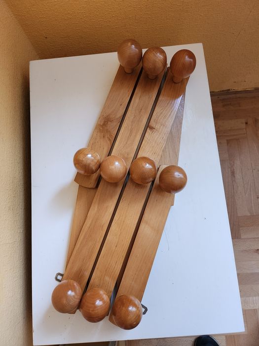 Drewniany wieszak na ubrania