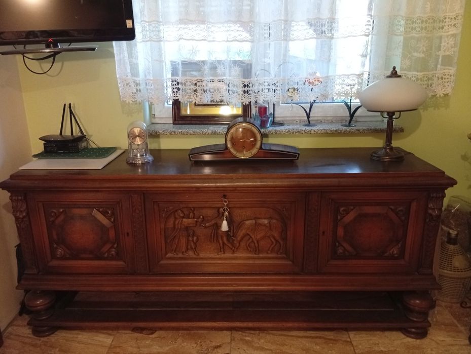 Piękna zabytkowa  rzeźbiona komoda drewniana  Wrocław