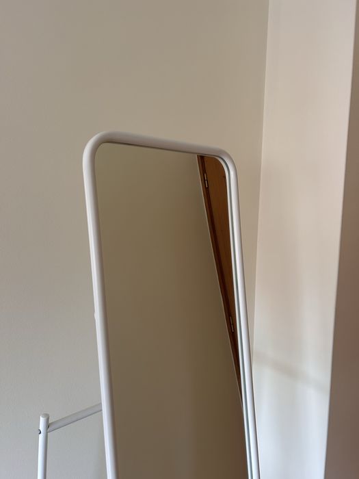 Espelho de pé, branco