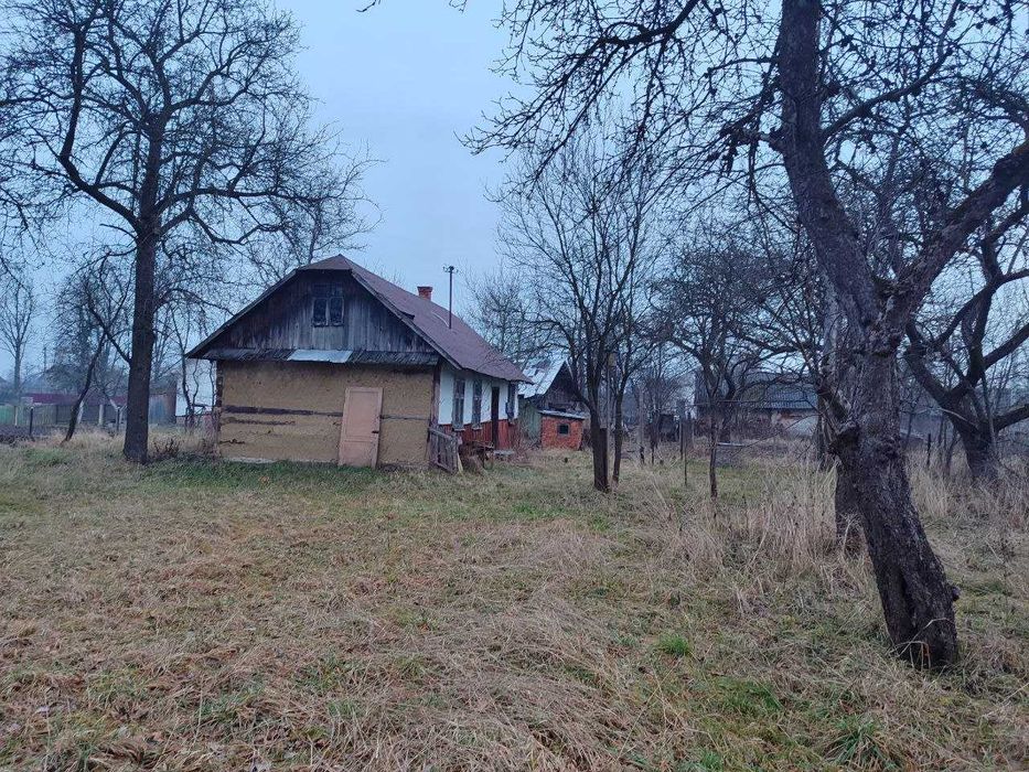 Продаж землі з Будинком в с. Підгіря біля стадіону.