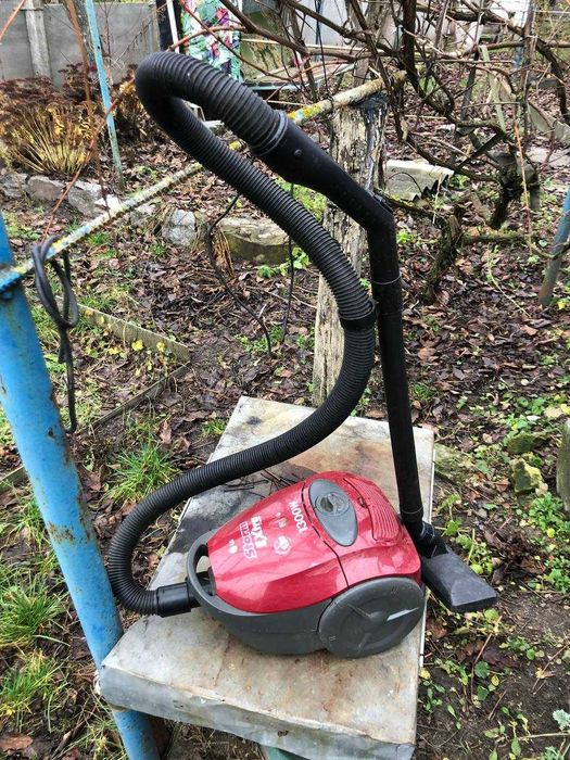 Пилосос LG Storm Extra 1300w