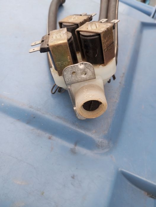 Elektrozawór pralki Mastercook Whirlpool itp typ 369 trójdrożny