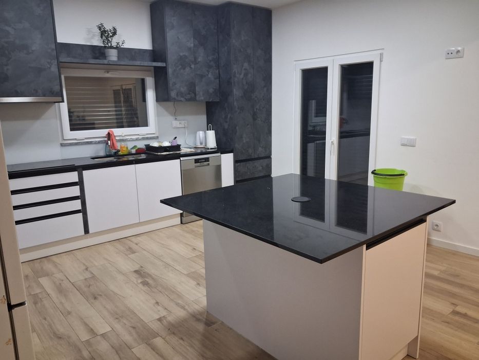 Quarto em moradia em Moninhos,  Loures.