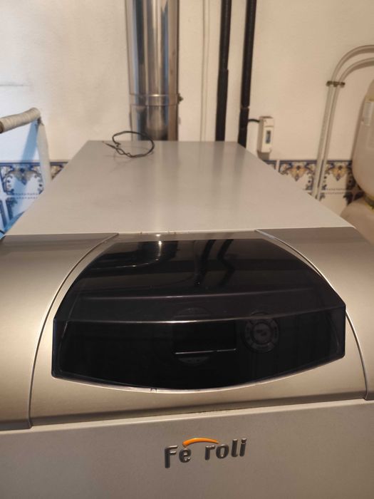 Caldeira a Gasóleo Ferroli + Depósito 750 L