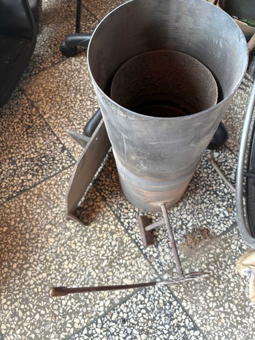 kominek żaeliwny z szyba hartowaną na drzewo