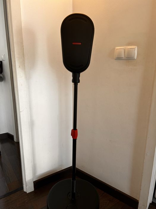 Vendo saco de boxe criança (até 12 anos) com duas luvas