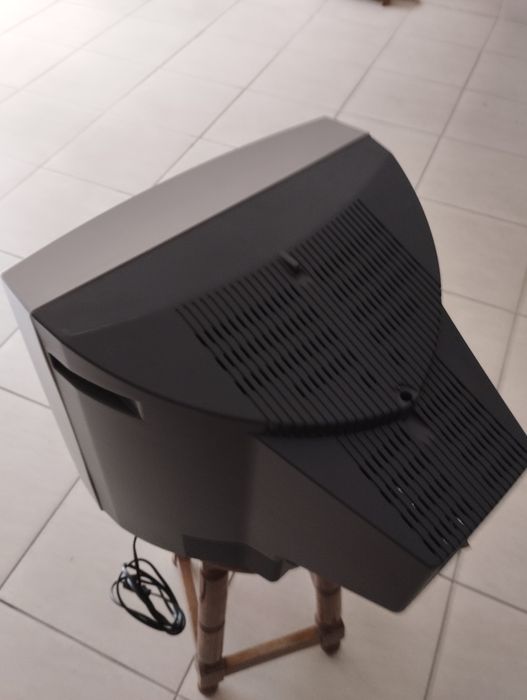 Color TV in good condition64171283507843121