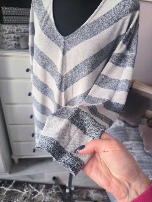 Sweter w paski w literę V, sweter z ażurową koronką, r. 46-48