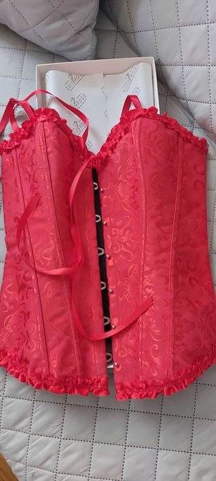 Nowy gorset z satyny