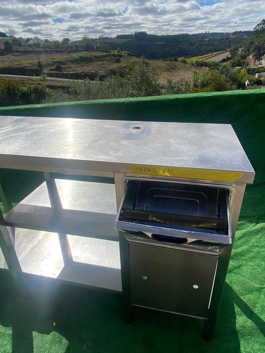Bancada em inox com bate borras