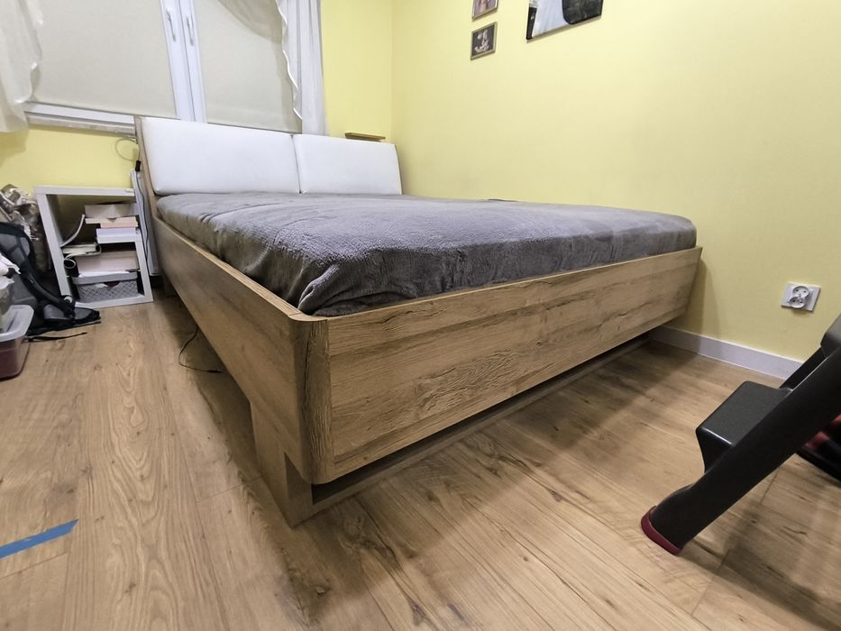 Łóżko z materacem 160x200