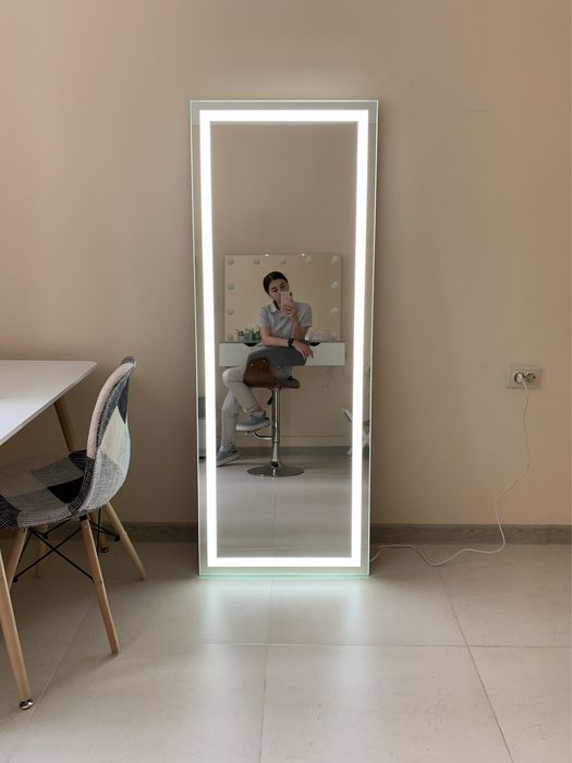 Дзеркало з підсввткою